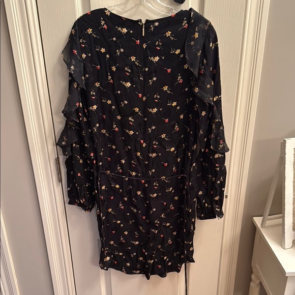 Lauren Ralph Lauren Black Long Sleeve floral with Ruffles on Sleeves. Size 8P - Picture 7 of 9
